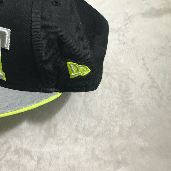 VINTAGE Miami Heat New Era 9Fifty Snapback Hat Spellout And Big Logo on back - Picture 6 of 14